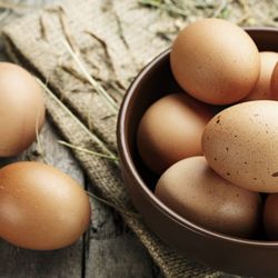 6 Free range eggs
