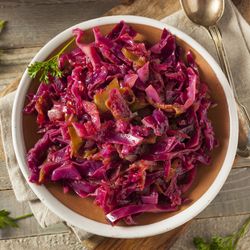 Braised red cabbage